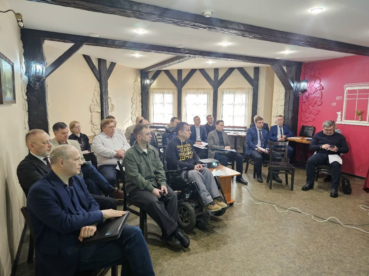 Территориальные отделы автодорожного и авиационного надзора провели общественные слушания в Республике Коми. МТУ Ространснадзора по СЗФО рассказало бизнесу Республики Коми о правоприменительной практике в 2025 году